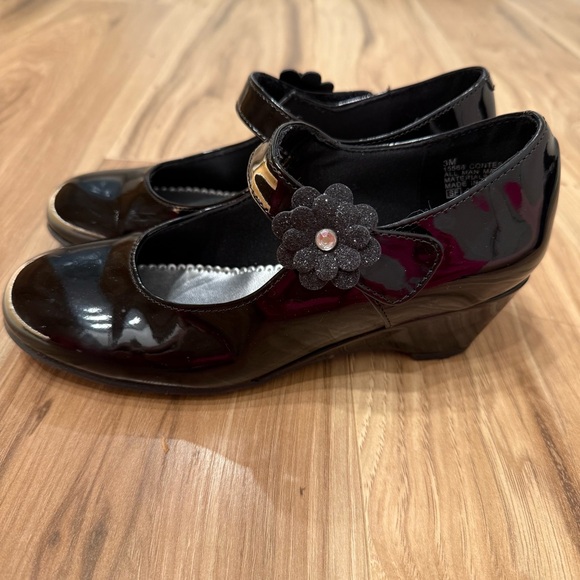 Rachel Shoes Black Patent Mary Jane with Floral Accent - Picture 1 of 5